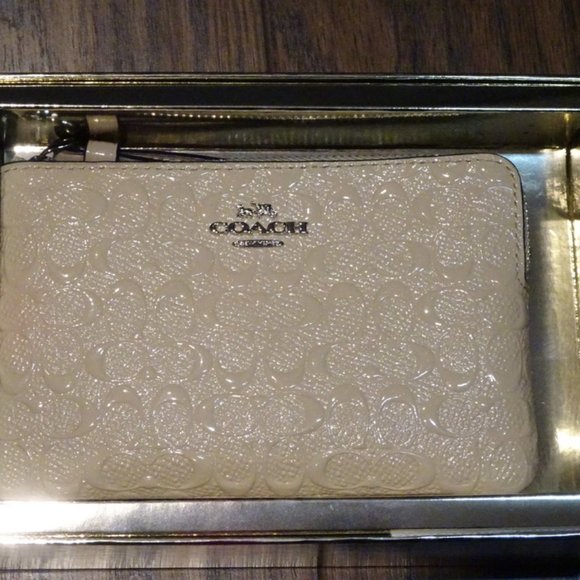 LAST CHANCE! MAKE AN OFFER!! COACH Wristlet, Beige - NEVER USED STILL IN BOX - Picture 3 of 3